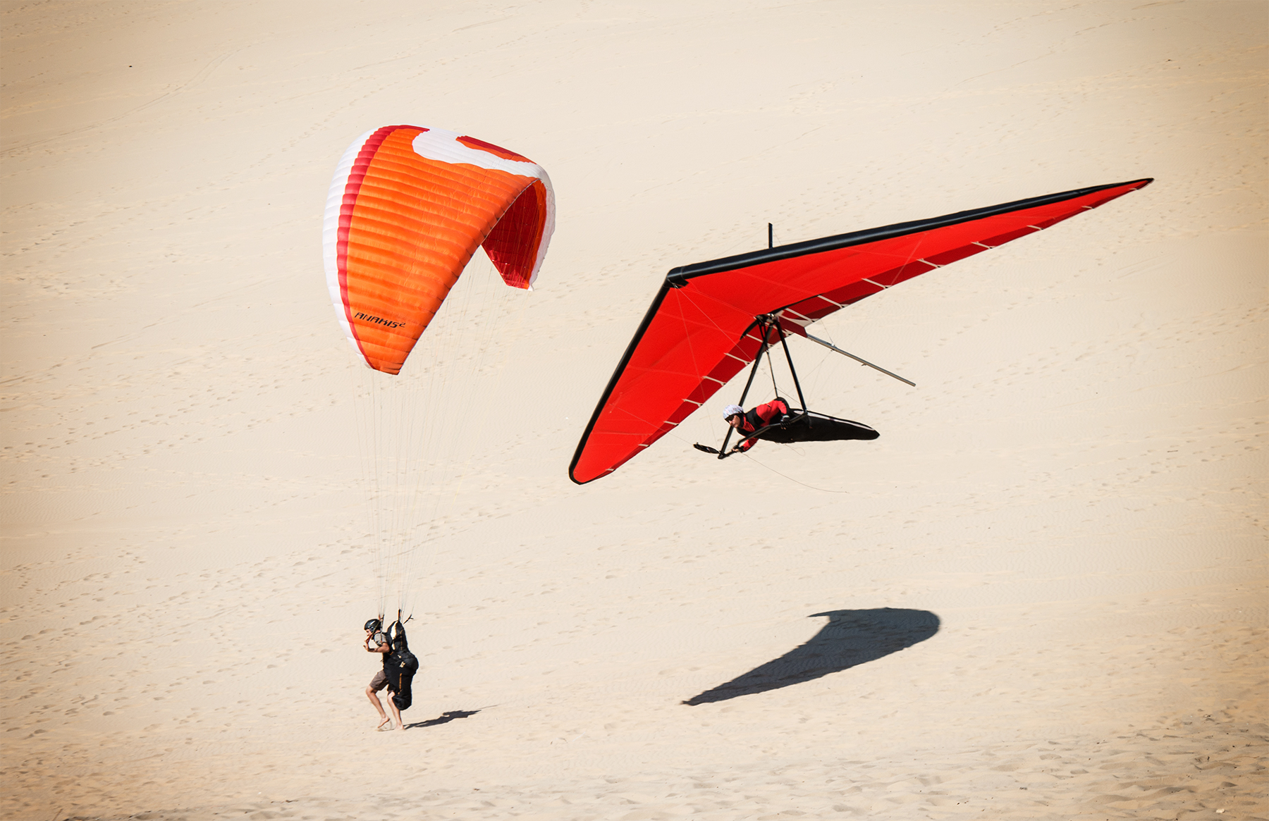 Gerolf-on-Geko-with-a-paraglider_filter